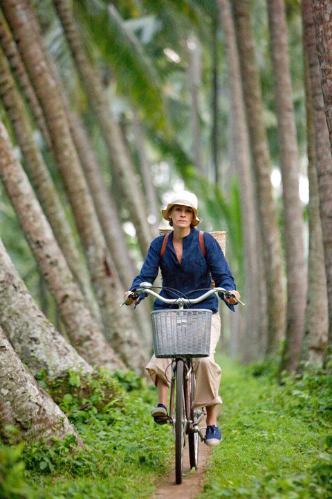 Elizabeth, en una bicicleta disfrutando del paisaje.