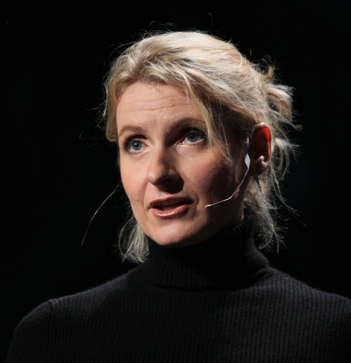 Elizabeth Gilbert, reconocido es una escritora estadounidense que ha escrito novelas, ensayos, historias cortas, biografías y memorias.