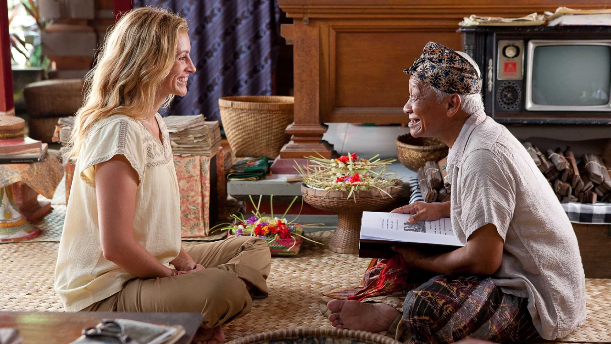 Elizabeth Gilbert in a deep conversation with her spiritual master, during her journey of self-discovery in Bali.